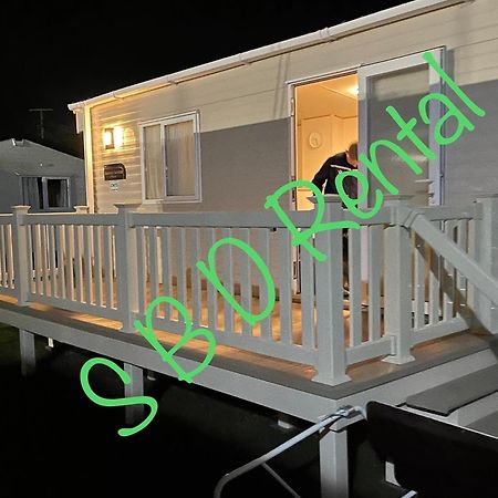 Summer Breeze Deluxe Caravan Rental Saint Osyth Buitenkant foto