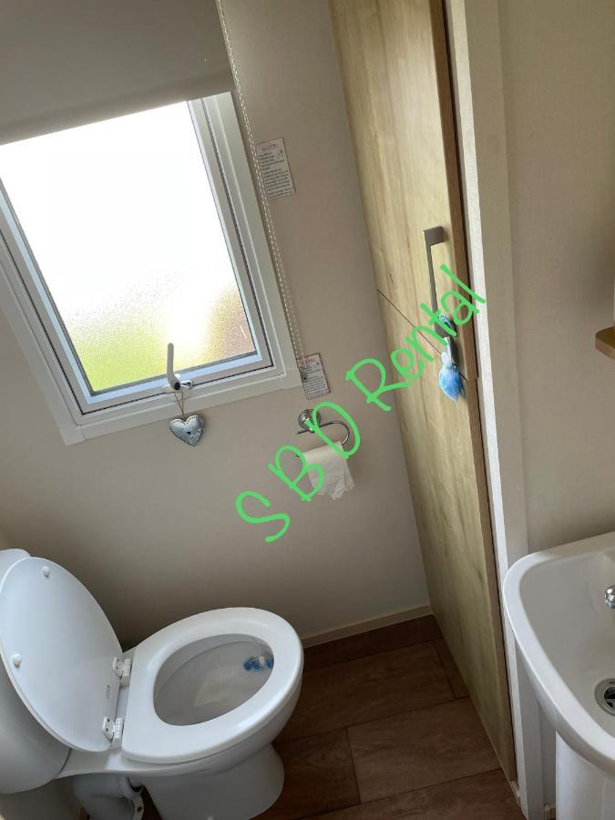 Summer Breeze Deluxe Caravan Rental Saint Osyth Buitenkant foto