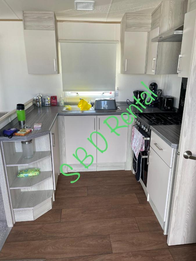 Summer Breeze Deluxe Caravan Rental Saint Osyth Buitenkant foto