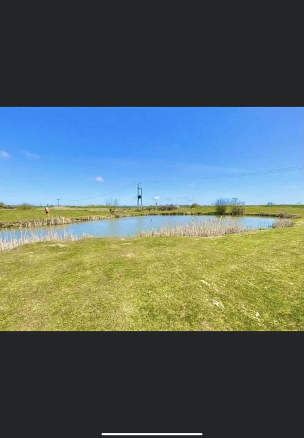 Summer Breeze Deluxe Caravan Rental Saint Osyth Buitenkant foto